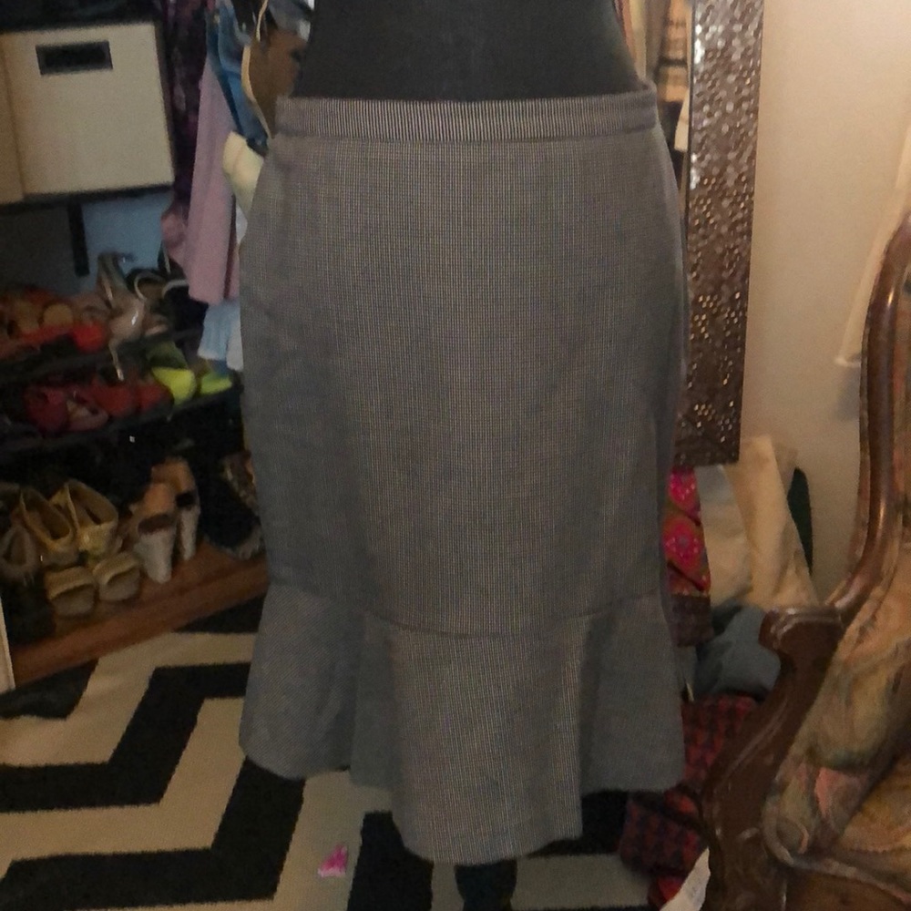 Ann Taylor Loft Black and White Flounce skirt